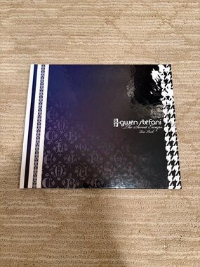 Gwen Stefani The Sweet Escape Tour Book